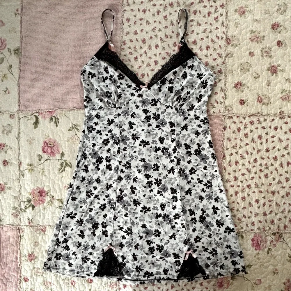 Marilyn Monroe Intimates Floral Slip Dress - Picture 1 of 3